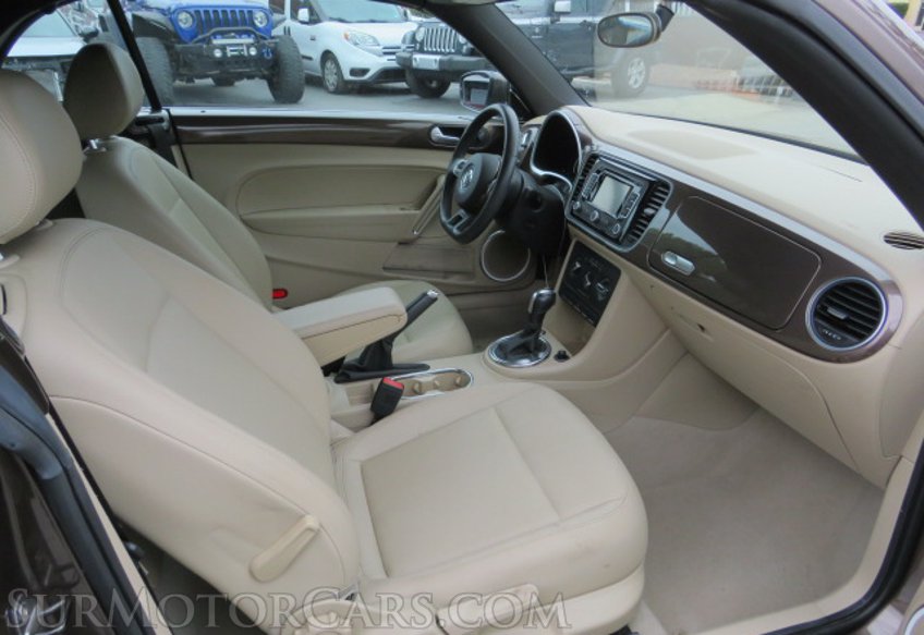 2013 Volkswagen Beetle Convertible - Image 26