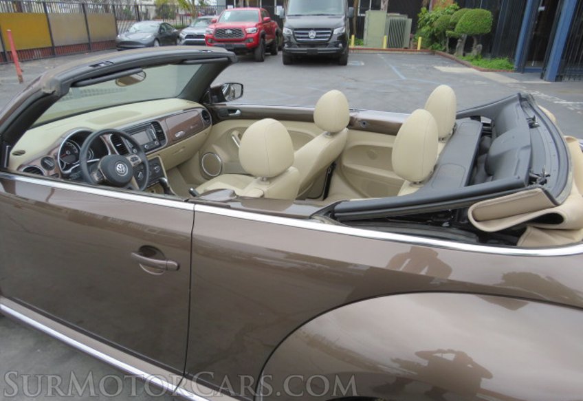 2013 Volkswagen Beetle Convertible - Image 16
