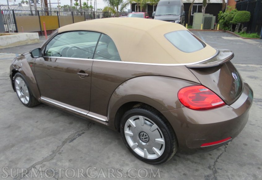 2013 Volkswagen Beetle Convertible - Image 10