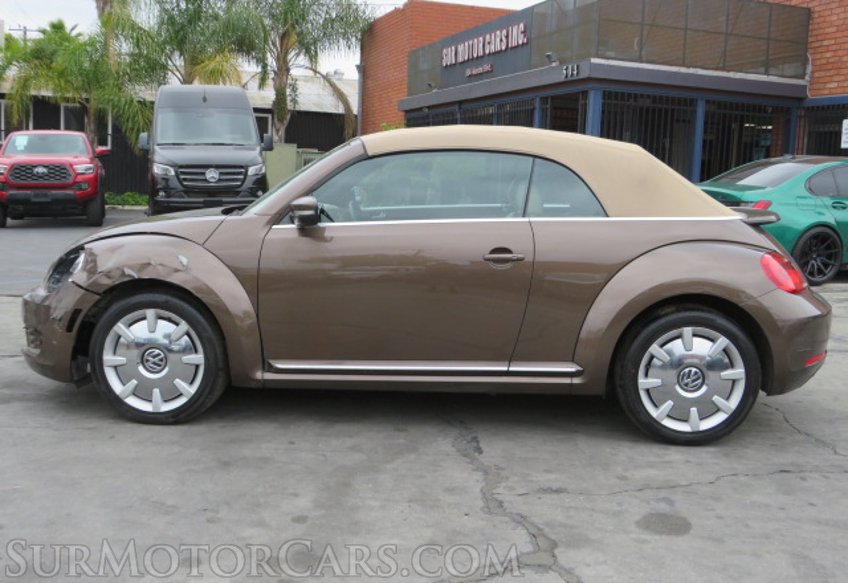 2013 Volkswagen Beetle Convertible - Image 11