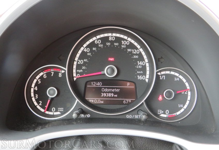 2013 Volkswagen Beetle Convertible - Image 35