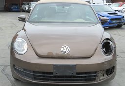 2013 Volkswagen Beetle Convertible - Image 13