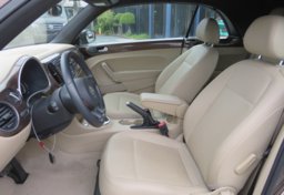 2013 Volkswagen Beetle Convertible - Image 24