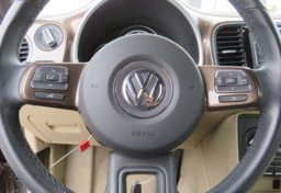 2013 Volkswagen Beetle Convertible - Image 32