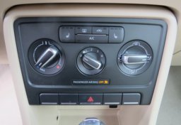 2013 Volkswagen Beetle Convertible - Image 33