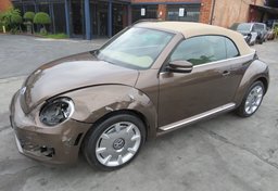 2013 Volkswagen Beetle Convertible - Image 2