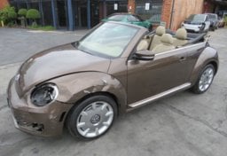 2013 Volkswagen Beetle Convertible - Image 4