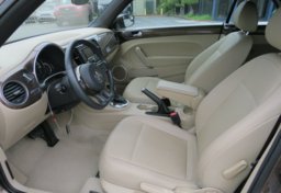 2013 Volkswagen Beetle Convertible - Image 27