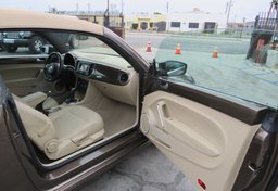 2013 Volkswagen Beetle Convertible - Image 22