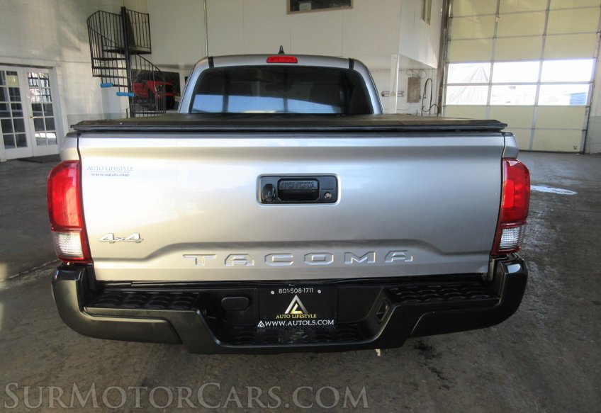 2020 Toyota Tacoma - Image 12