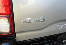 2020 Toyota Tacoma - Image 21