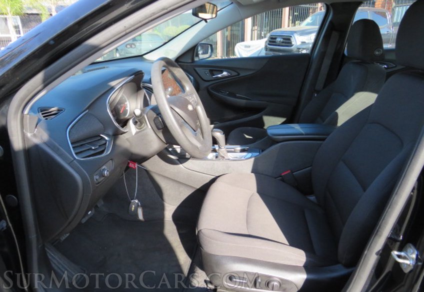 2019 Chevrolet Malibu - Image 25