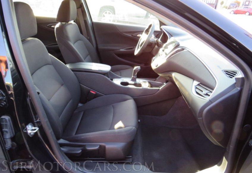 2019 Chevrolet Malibu - Image 31