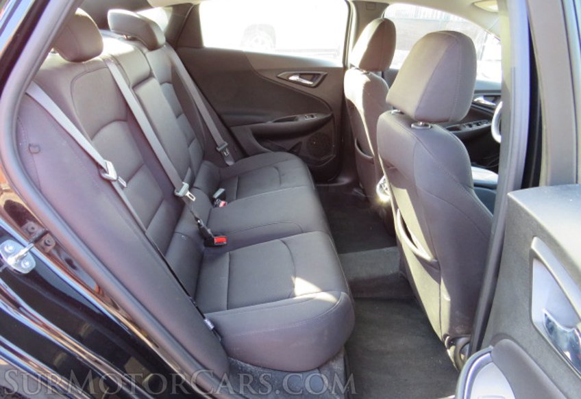 2019 Chevrolet Malibu - Image 32