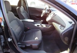 2019 Chevrolet Malibu - Image 31