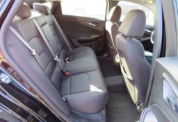2019 Chevrolet Malibu - Image 32