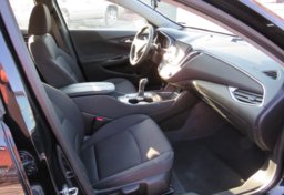2019 Chevrolet Malibu - Image 27