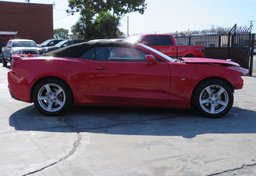 2020 Chevrolet Camaro - Image 13