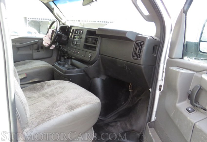 2019 Chevrolet Express Cargo Van - Image 18