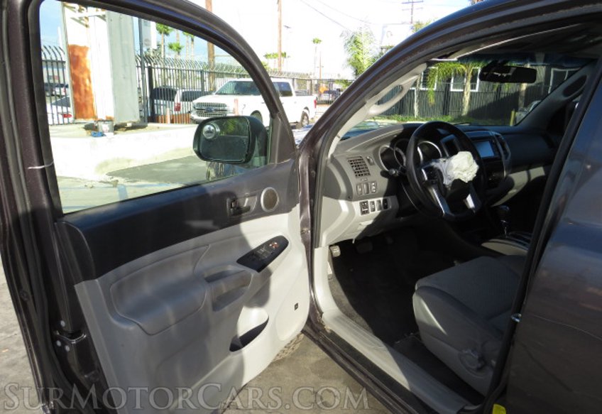 2015 Toyota Tacoma - Image 21