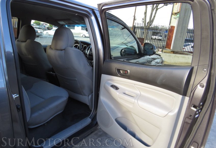 2015 Toyota Tacoma - Image 28