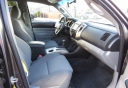 2015 Toyota Tacoma - Image 26