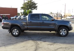 2015 Toyota Tacoma - Image 9