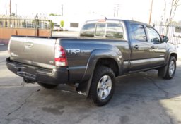 2015 Toyota Tacoma - Image 8