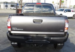 2015 Toyota Tacoma - Image 12