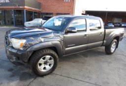 2015 Toyota Tacoma - Image 2