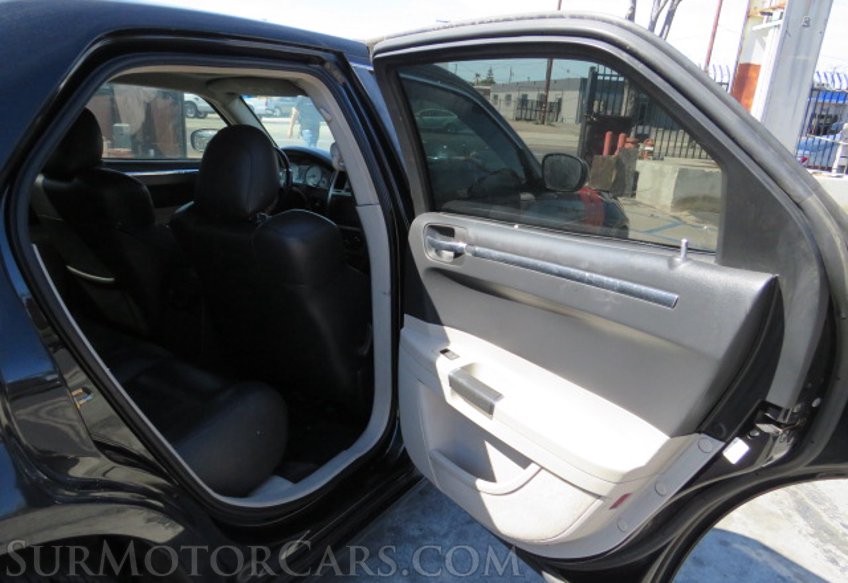 2006 Chrysler 300 - Image 36
