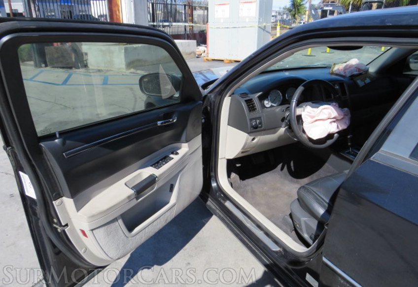2006 Chrysler 300 - Image 40