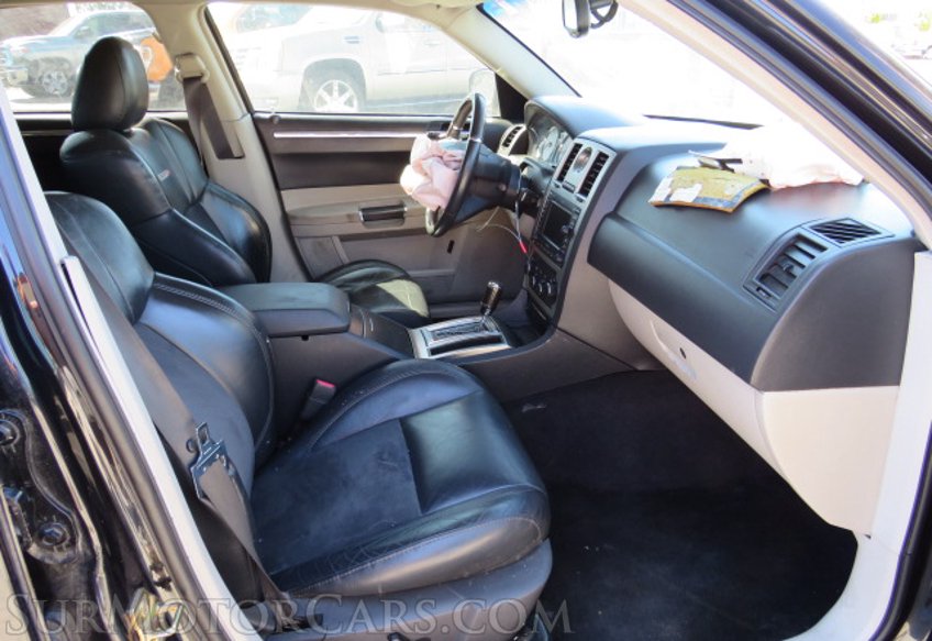 2006 Chrysler 300 - Image 31