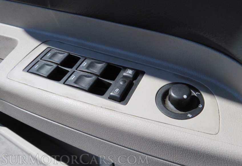 2006 Chrysler 300 - Image 30