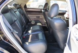 2006 Chrysler 300 - Image 33
