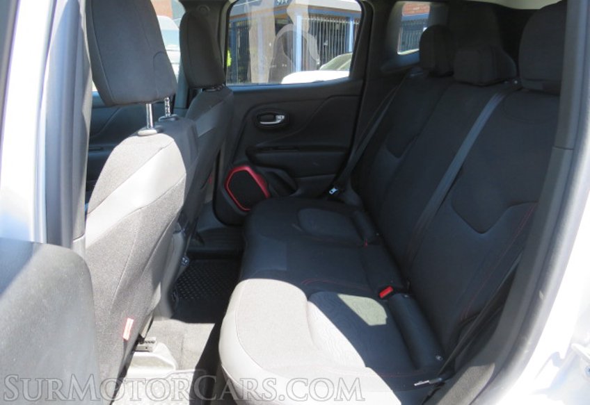 2018 Jeep Renegade - Image 29