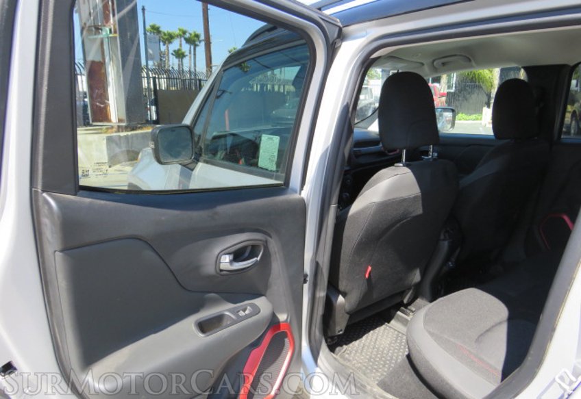 2018 Jeep Renegade - Image 25