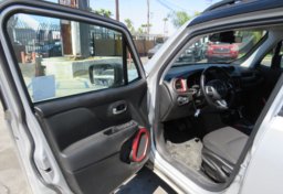 2018 Jeep Renegade - Image 23