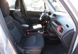 2018 Jeep Renegade - Image 32