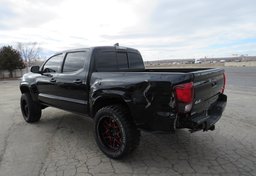 2019 Toyota Tacoma 4WD - Image 10