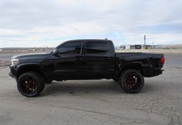 2019 Toyota Tacoma 4WD - Image 12