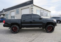 2019 Toyota Tacoma 4WD - Image 13