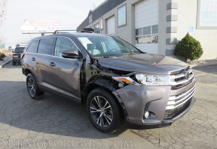 2019 Toyota Highlander - Image 2