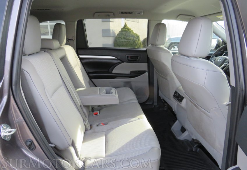 2019 Toyota Highlander - Image 24