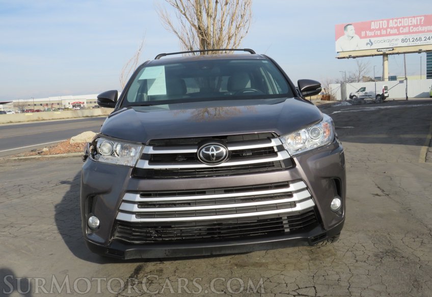 2019 Toyota Highlander - Image 11