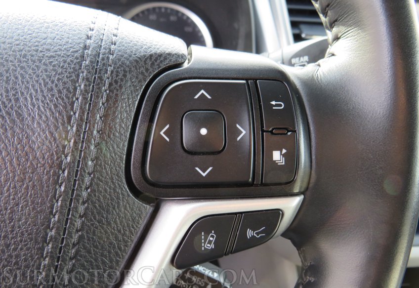 2019 Toyota Highlander - Image 31