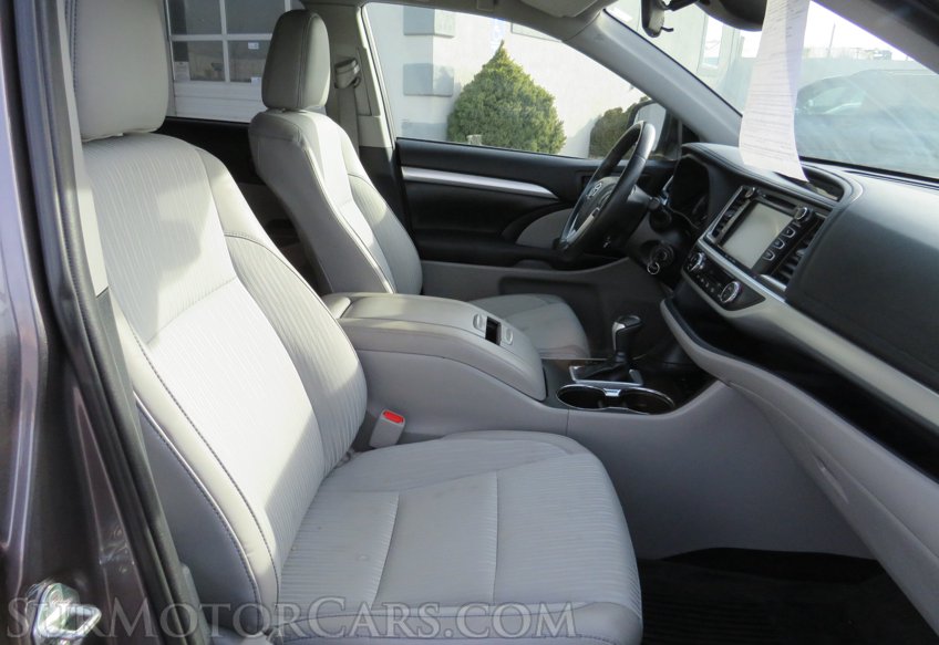 2019 Toyota Highlander - Image 19