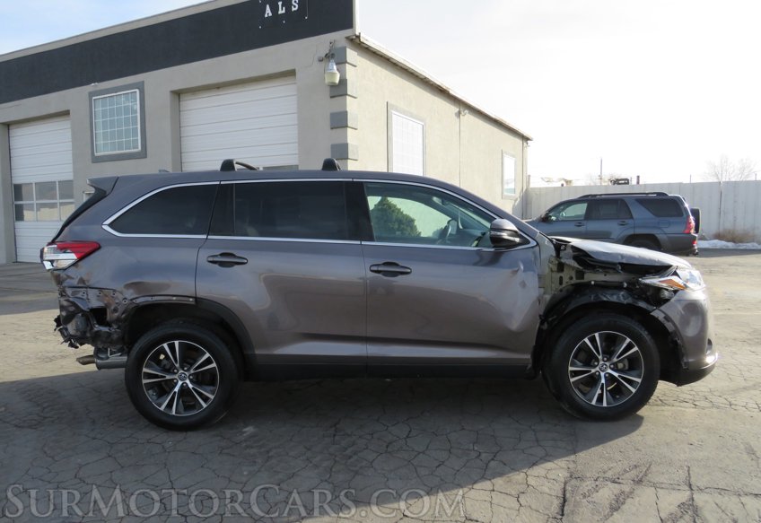 2019 Toyota Highlander - Image 9