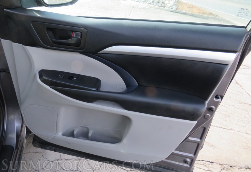 2019 Toyota Highlander - Image 46