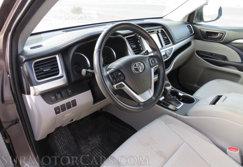 2019 Toyota Highlander - Image 21